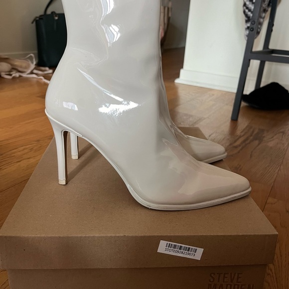 Steve Madden Kambia Bone Booties - Picture 5 of 6